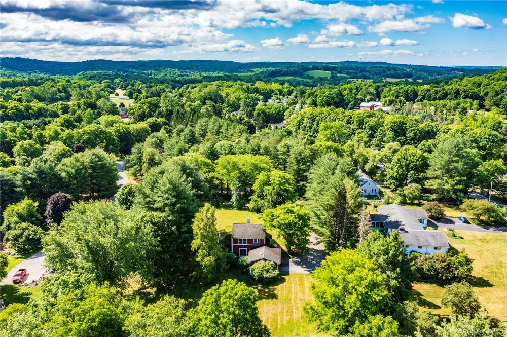 27 Goldfinch Drive Salt Point, NY 12578