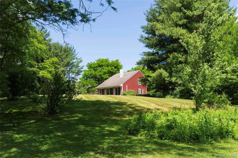 27 Goldfinch Drive Salt Point, NY 12578