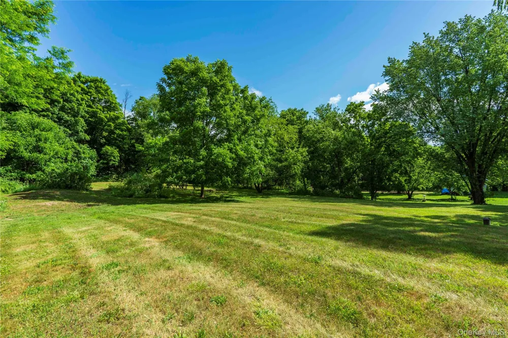 27 Goldfinch Drive Salt Point, NY 12578