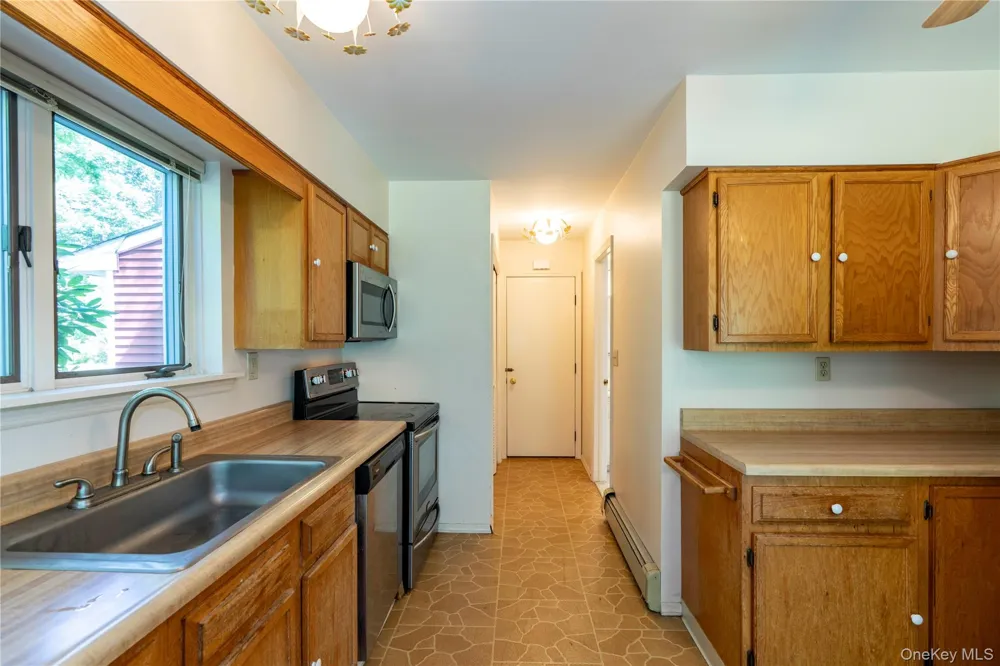 27 Goldfinch Drive Salt Point, NY 12578