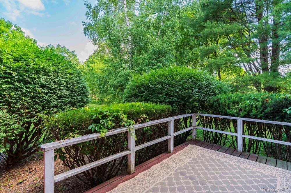 27 Goldfinch Drive Salt Point, NY 12578
