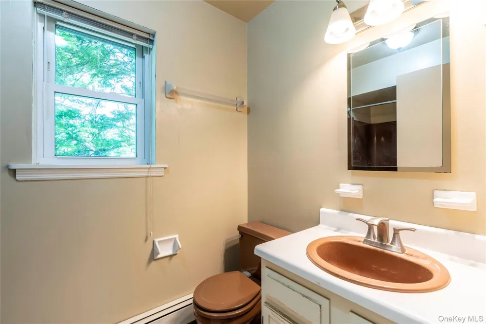 27 Goldfinch Drive Salt Point, NY 12578