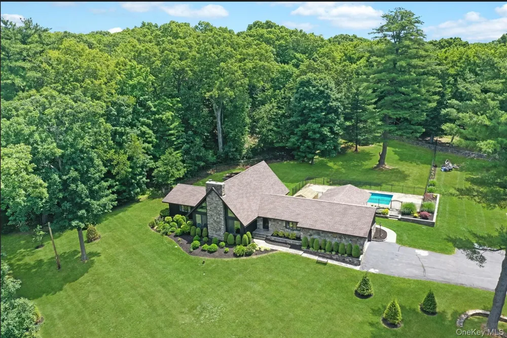 475 Riverside Road Highland, NY 12528