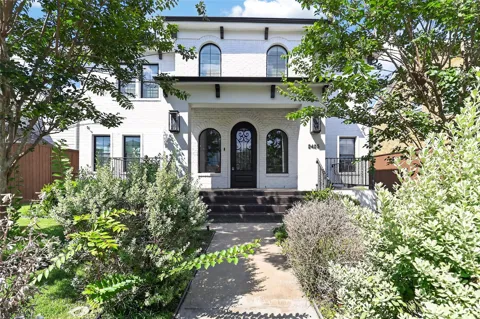 2425 Binz Street
