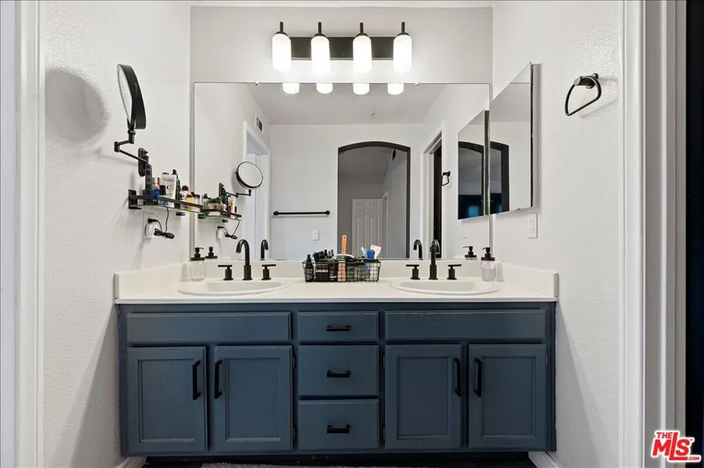 432 Middlebury Court Claremont, CA 91711