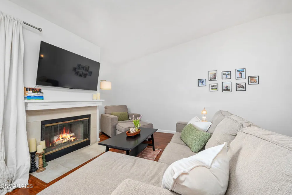 881 Warwick Avenue Thousand Oaks, CA 91360