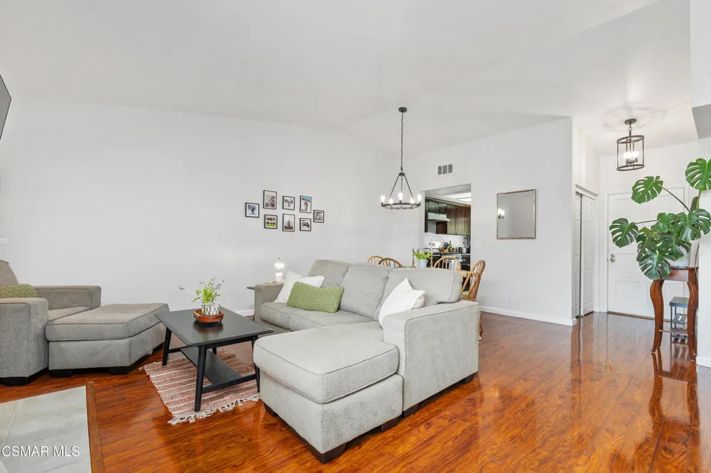 881 Warwick Avenue Thousand Oaks, CA 91360