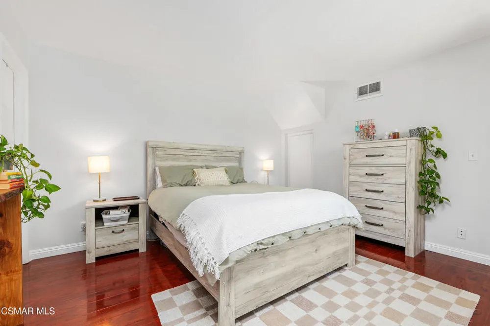 881 Warwick Avenue Thousand Oaks, CA 91360