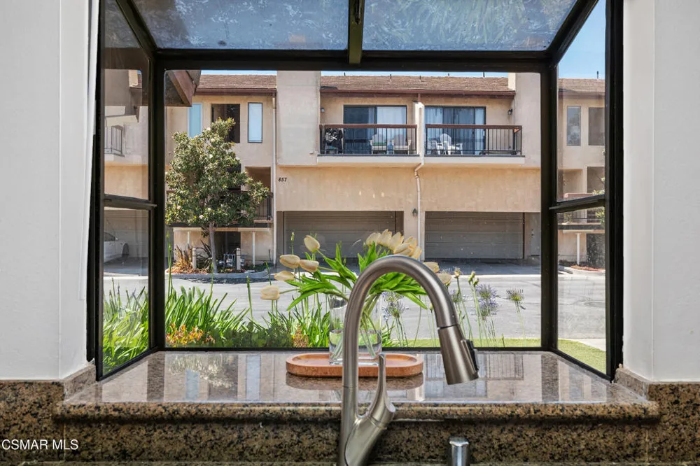 881 Warwick Avenue Thousand Oaks, CA 91360
