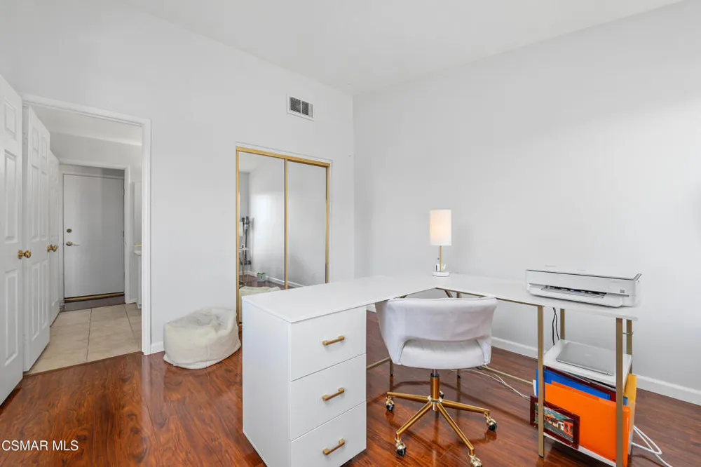 881 Warwick Avenue Thousand Oaks, CA 91360