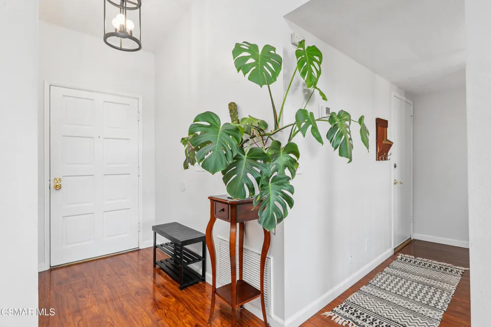 881 Warwick Avenue Thousand Oaks, CA 91360