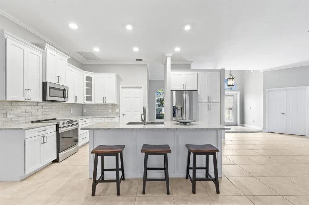 117 Queen Elizabeth Court Hutchinson Island, FL 34949