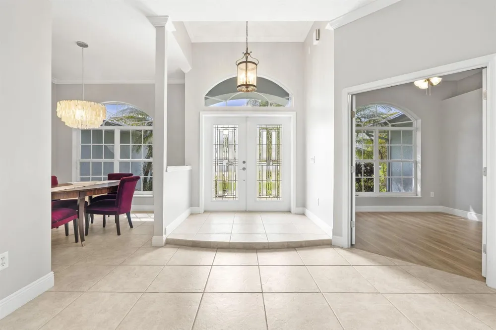 117 Queen Elizabeth Court Hutchinson Island, FL 34949