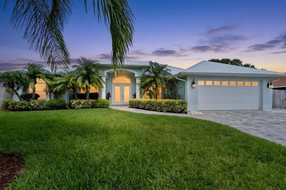 117 Queen Elizabeth Court Hutchinson Island, FL 34949