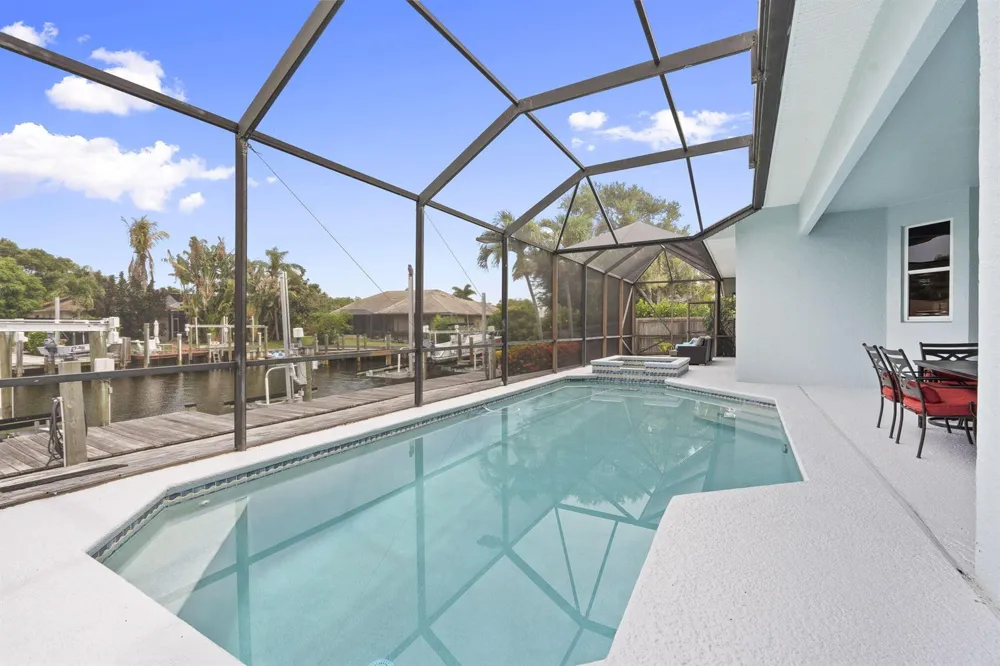 117 Queen Elizabeth Court Hutchinson Island, FL 34949