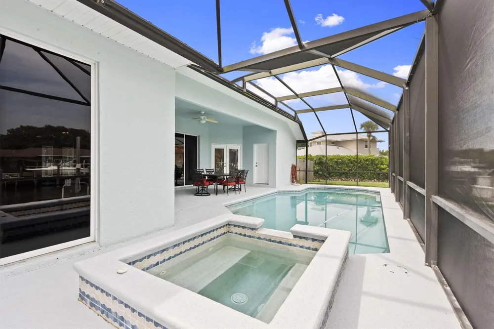 117 Queen Elizabeth Court Hutchinson Island, FL 34949