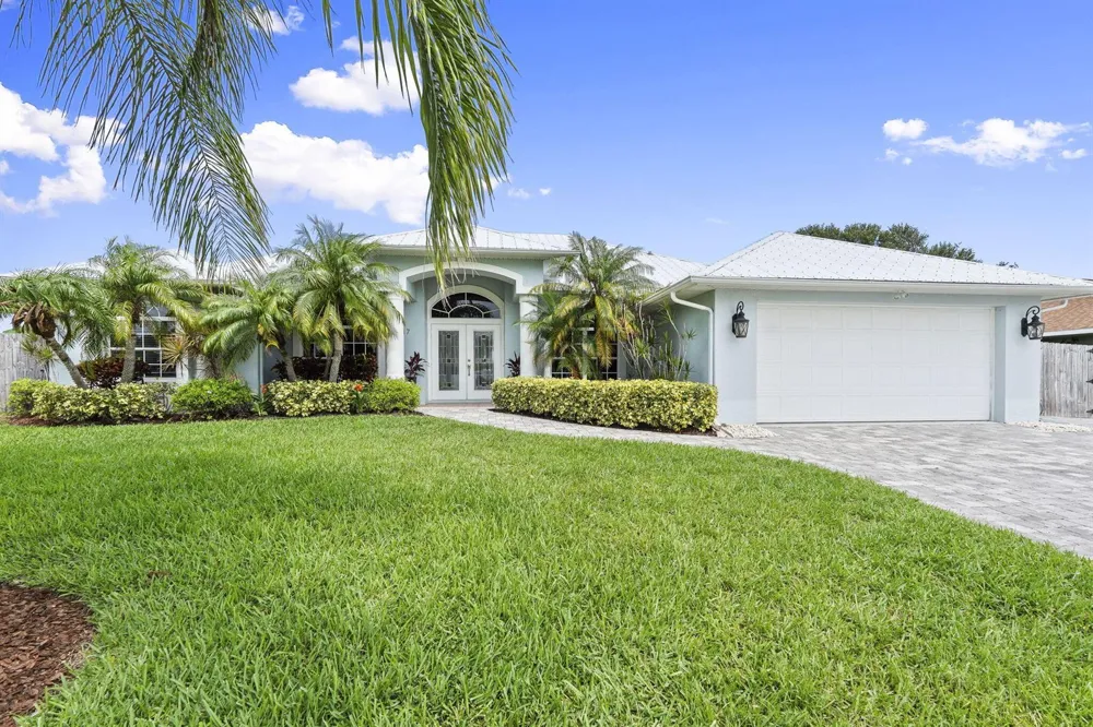 117 Queen Elizabeth Court Hutchinson Island, FL 34949