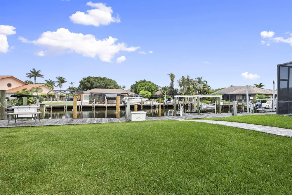 117 Queen Elizabeth Court Hutchinson Island, FL 34949