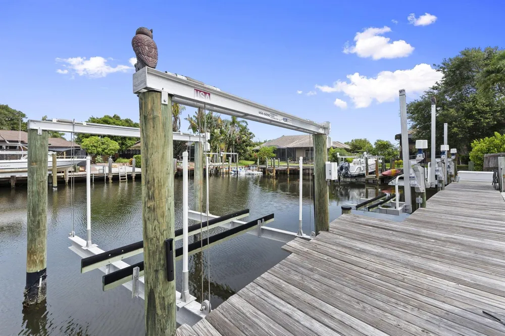117 Queen Elizabeth Court Hutchinson Island, FL 34949