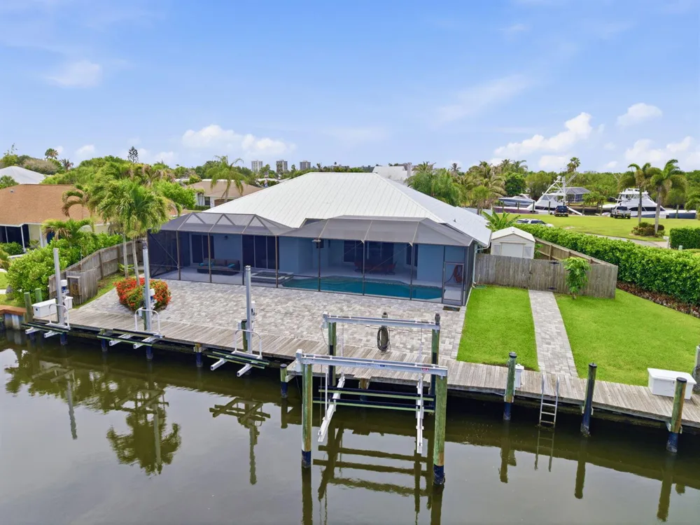 117 Queen Elizabeth Court Hutchinson Island, FL 34949