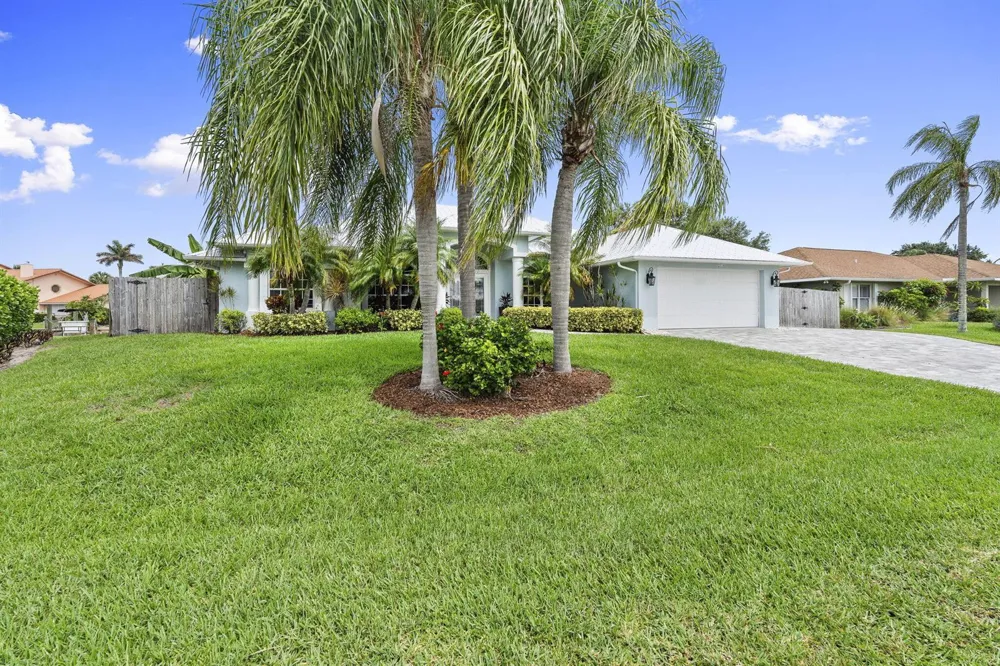 117 Queen Elizabeth Court Hutchinson Island, FL 34949