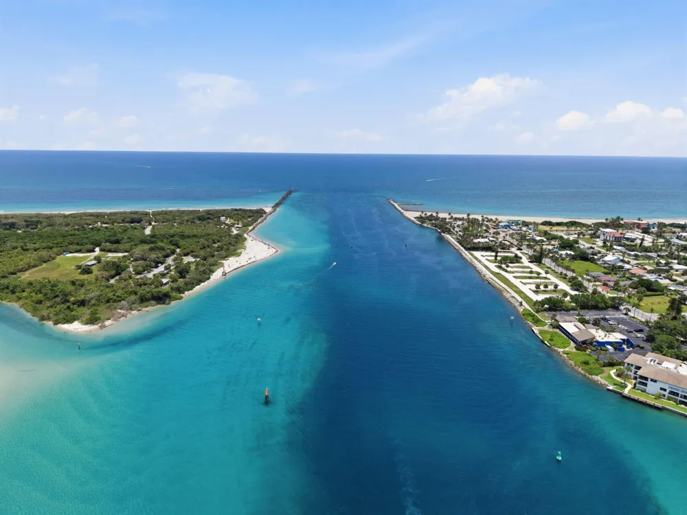 117 Queen Elizabeth Court Hutchinson Island, FL 34949