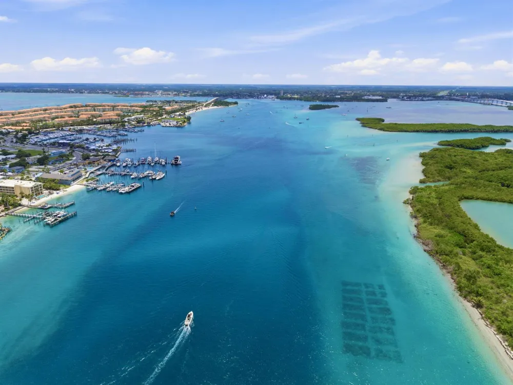 117 Queen Elizabeth Court Hutchinson Island, FL 34949