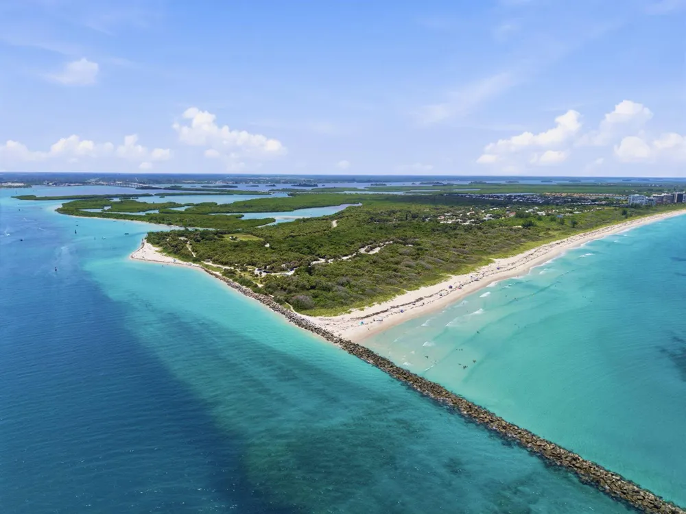 117 Queen Elizabeth Court Hutchinson Island, FL 34949
