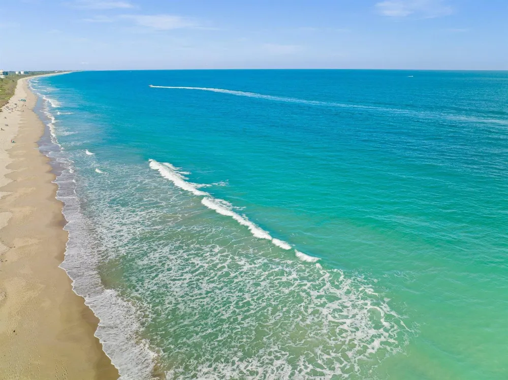 117 Queen Elizabeth Court Hutchinson Island, FL 34949