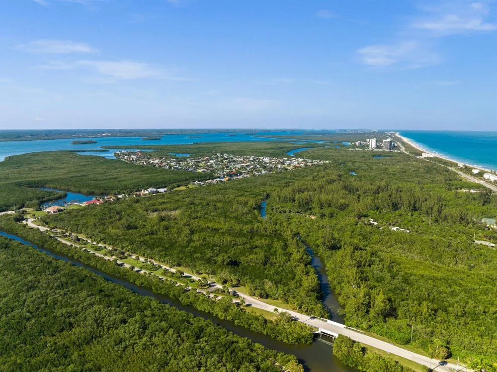 117 Queen Elizabeth Court Hutchinson Island, FL 34949