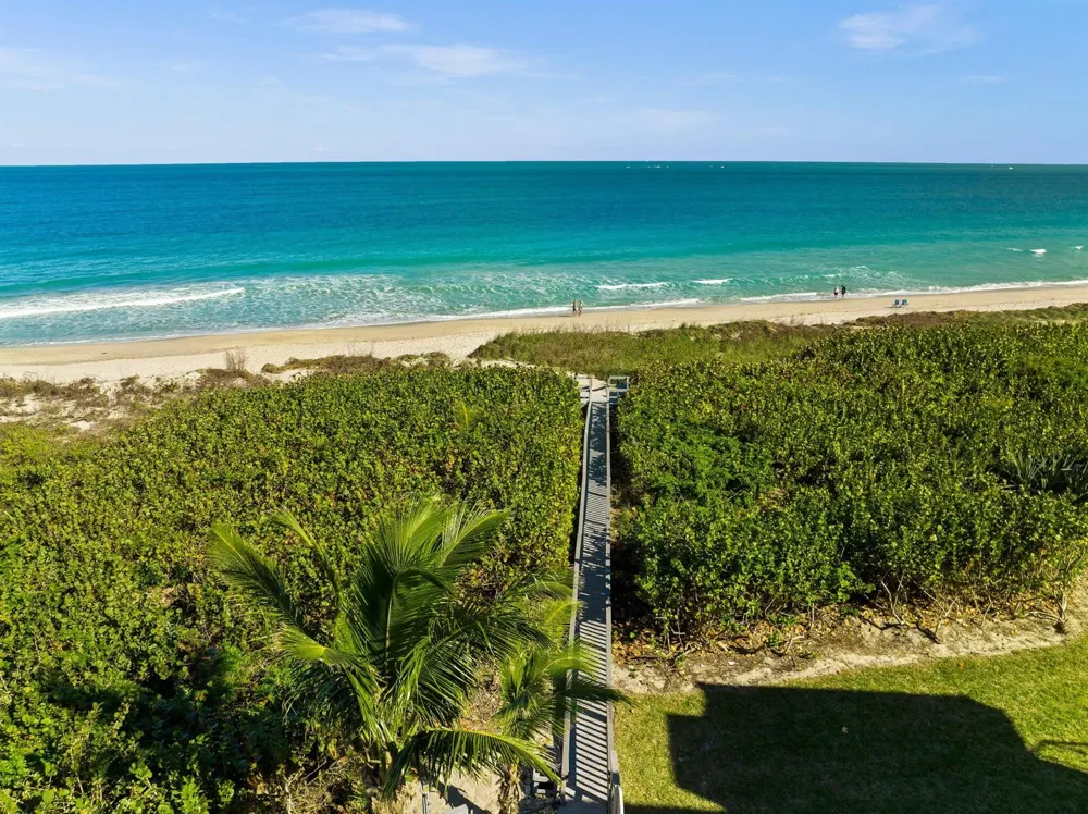 117 Queen Elizabeth Court Hutchinson Island, FL 34949
