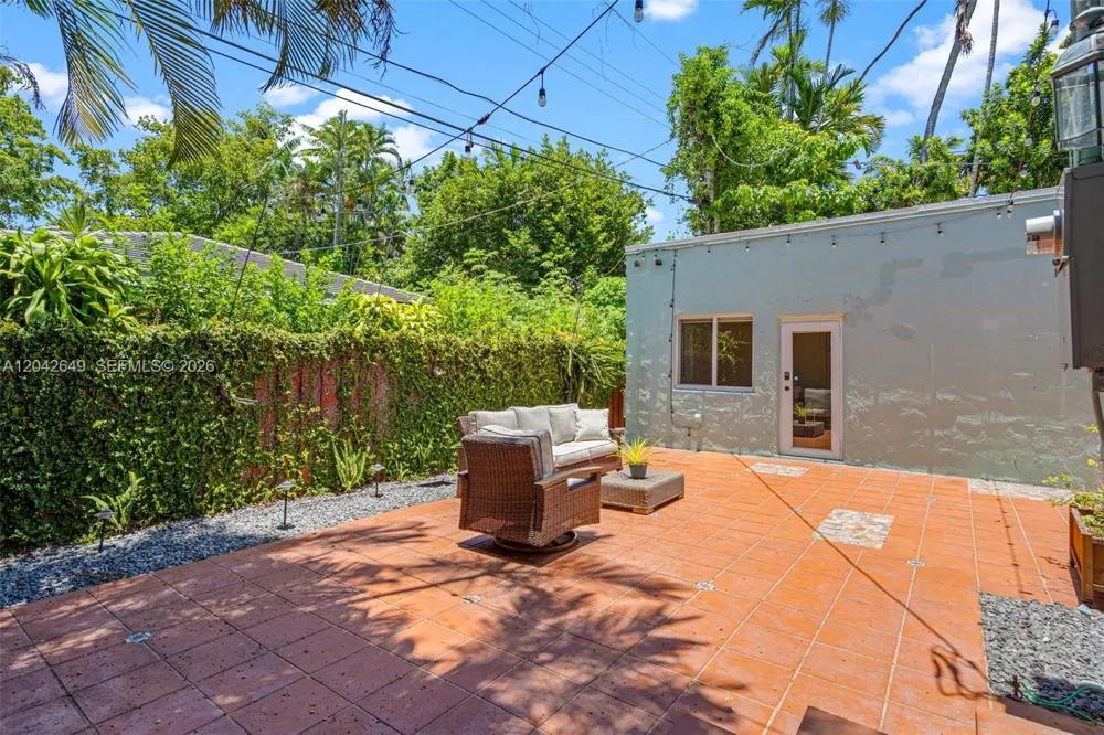 1209 La Mancha Ave Coral Gables, FL 33134