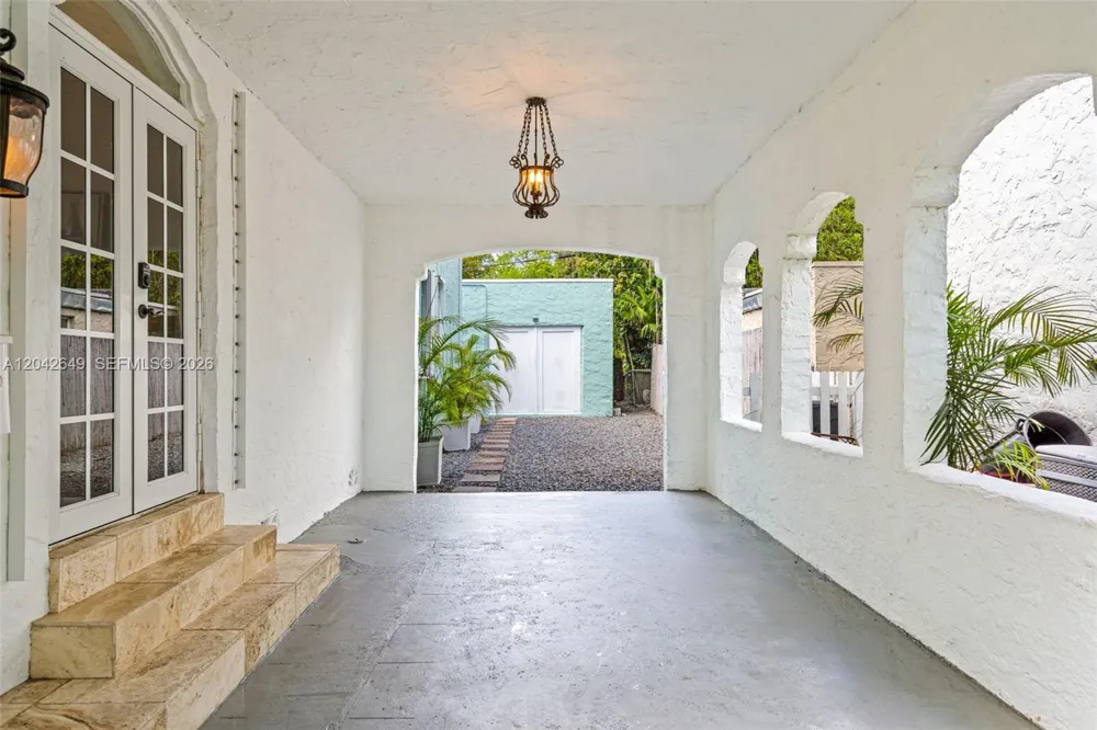1209 La Mancha Ave Coral Gables, FL 33134