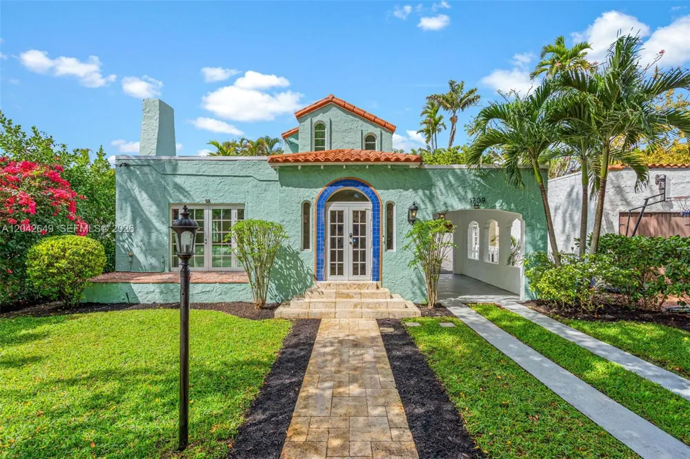 1209 La Mancha Ave Coral Gables, FL 33134