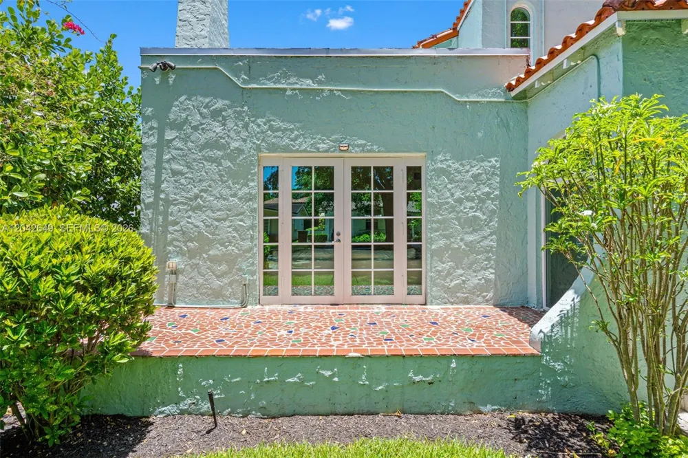 1209 La Mancha Ave Coral Gables, FL 33134