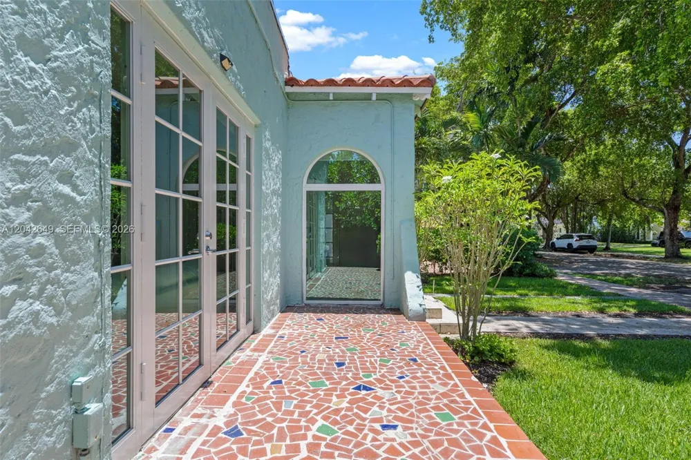 1209 La Mancha Ave Coral Gables, FL 33134