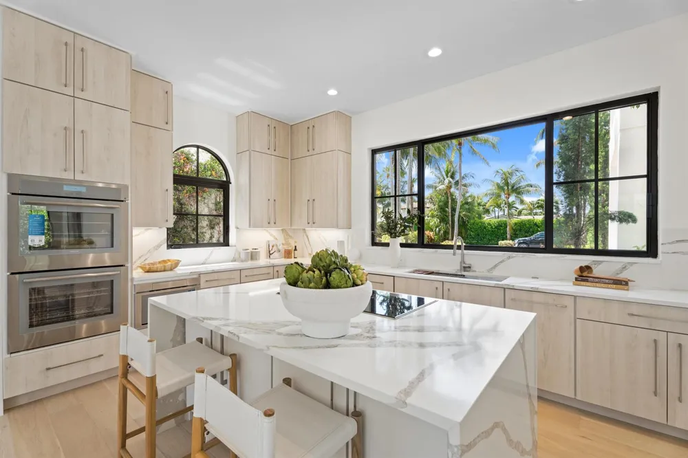 257 E Lakewood Road West Palm Beach, FL 33405