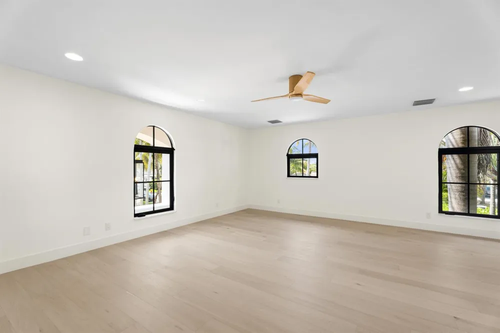 257 E Lakewood Road West Palm Beach, FL 33405