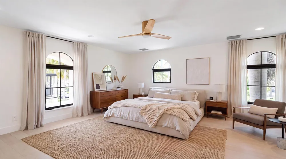 257 E Lakewood Road West Palm Beach, FL 33405