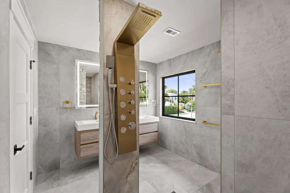 257 E Lakewood Road West Palm Beach, FL 33405