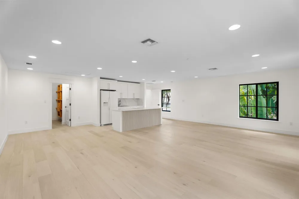257 E Lakewood Road West Palm Beach, FL 33405