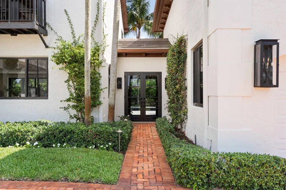 257 E Lakewood Road West Palm Beach, FL 33405