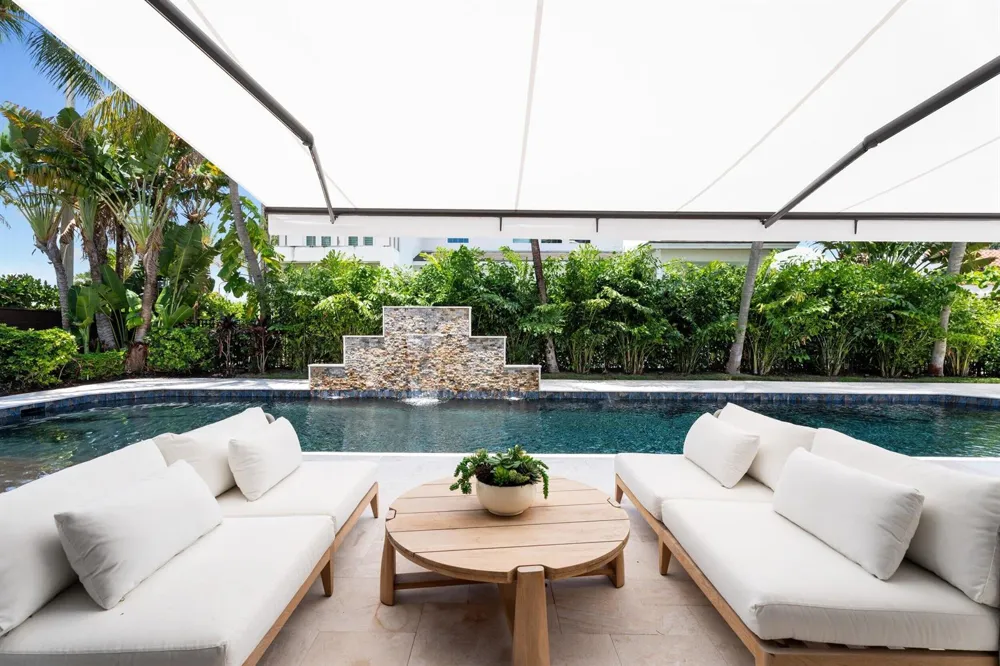 257 E Lakewood Road West Palm Beach, FL 33405
