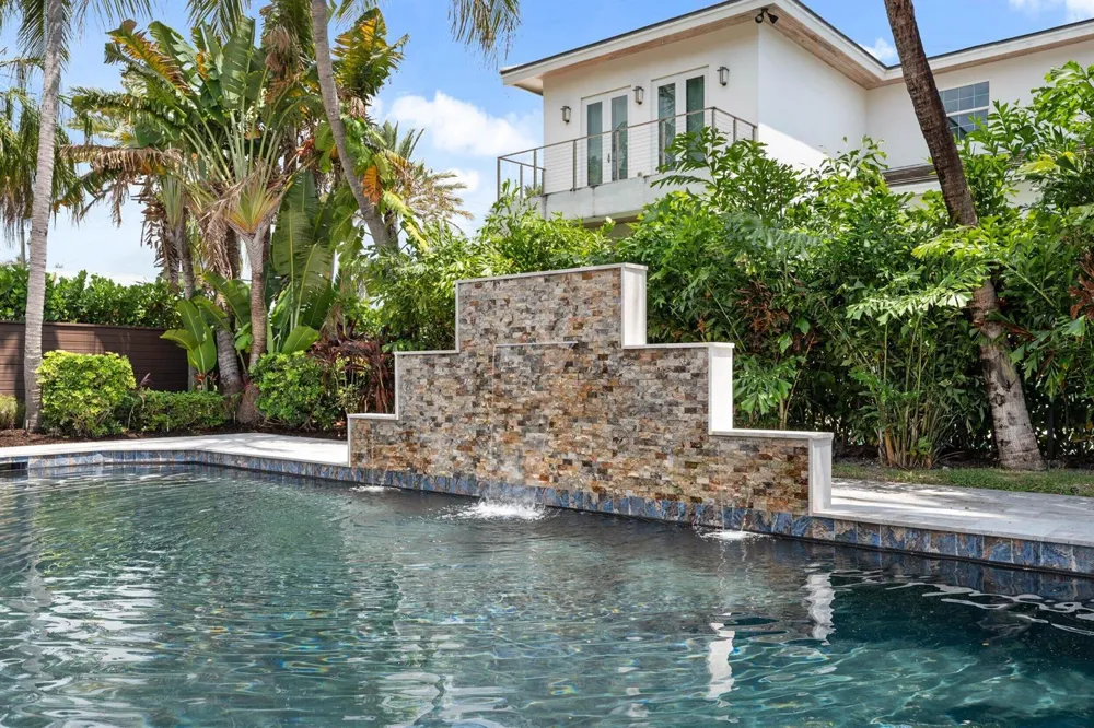 257 E Lakewood Road West Palm Beach, FL 33405