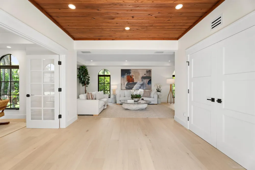 257 E Lakewood Road West Palm Beach, FL 33405
