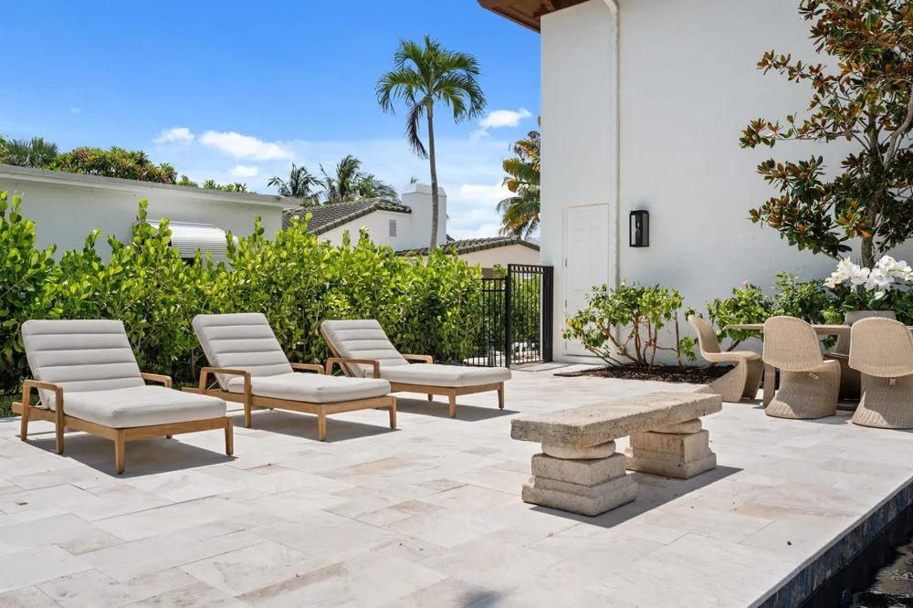 257 E Lakewood Road West Palm Beach, FL 33405