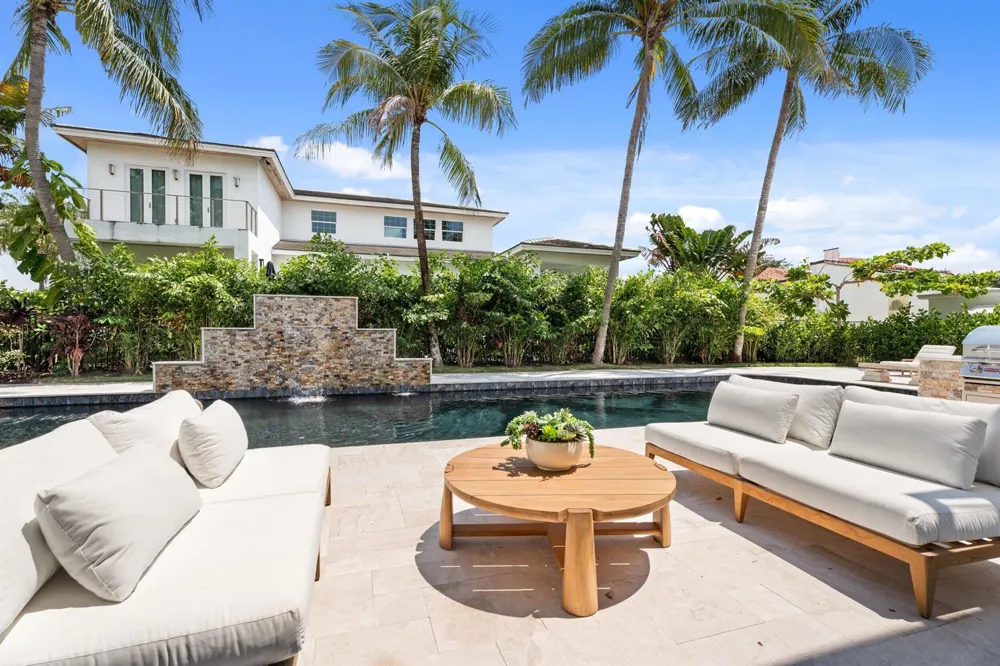 257 E Lakewood Road West Palm Beach, FL 33405