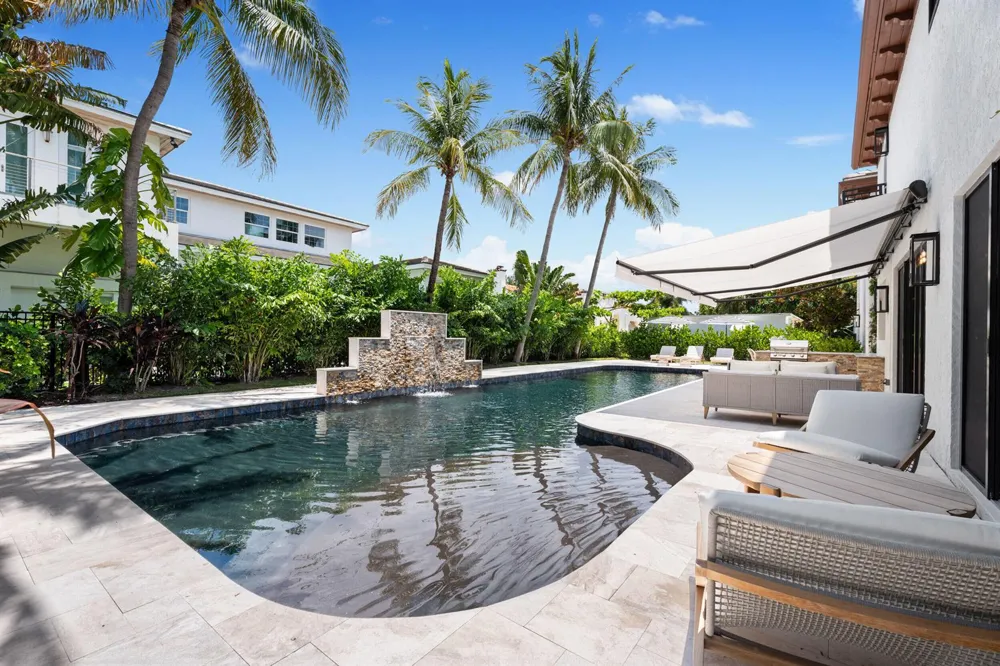 257 E Lakewood Road West Palm Beach, FL 33405