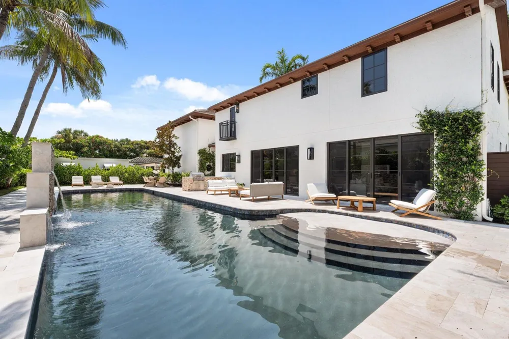 257 E Lakewood Road West Palm Beach, FL 33405
