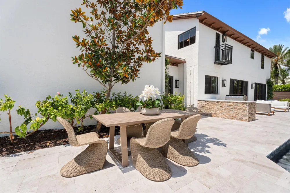 257 E Lakewood Road West Palm Beach, FL 33405